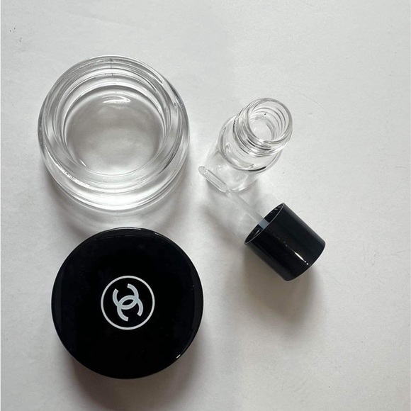 Chanel SUBLIMAGE Travel 8 Pieces Bundle with SUBLIMAGE Pouch 6”x4.5” And Jars - Picture 10 of 16